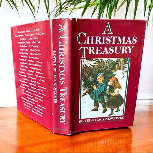 VINTAGE 1982 “A Christmas Treasury” Hardcover Book | Edited by Jack Newcombe - Picture 3 of 16